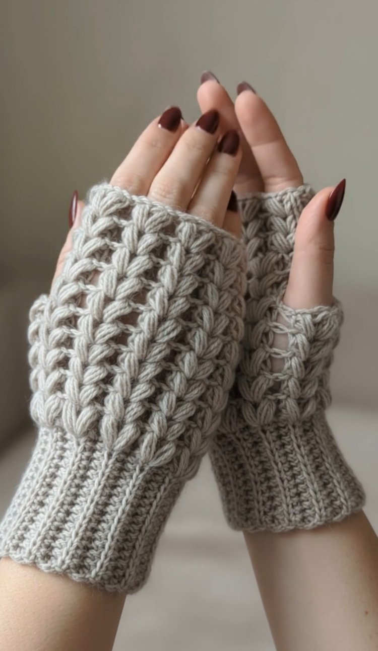 Reference image showing textured puff stitch fingerless gloves worn on both hands